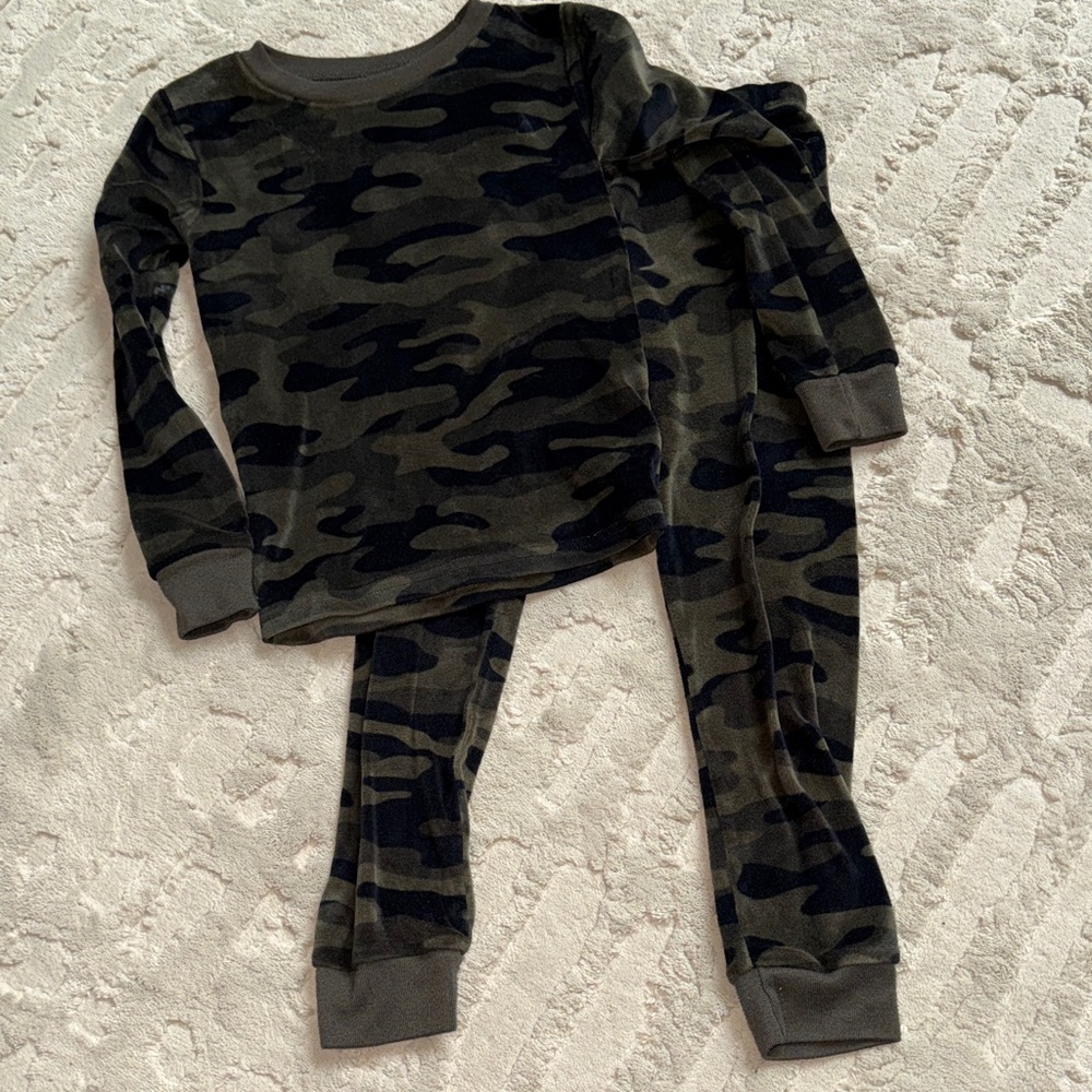 Carters Velour Camouflage Pajama Set 6 EUC